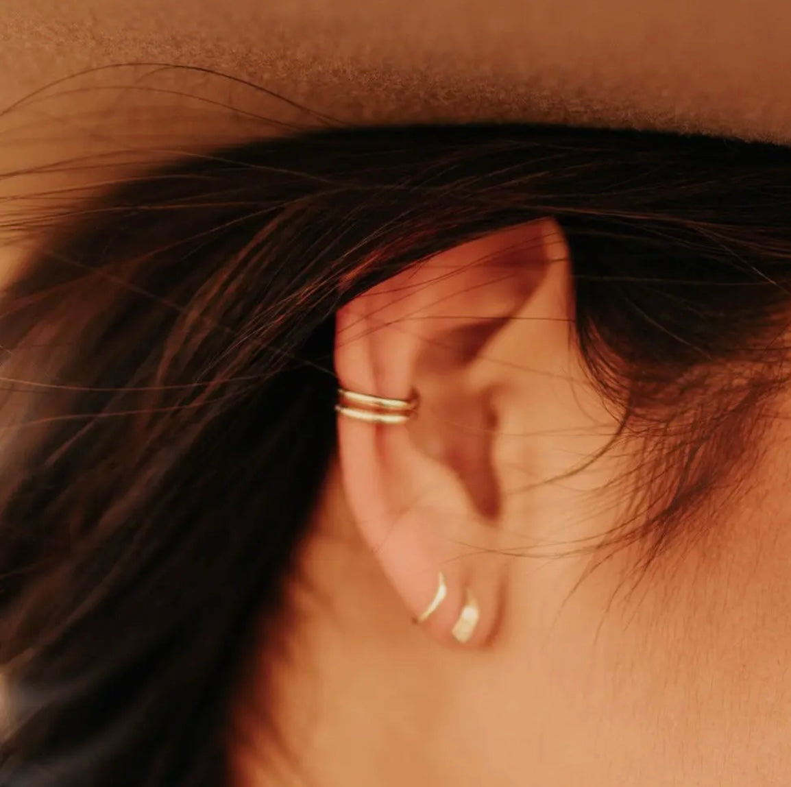 Queen Double Band Ear Cuff