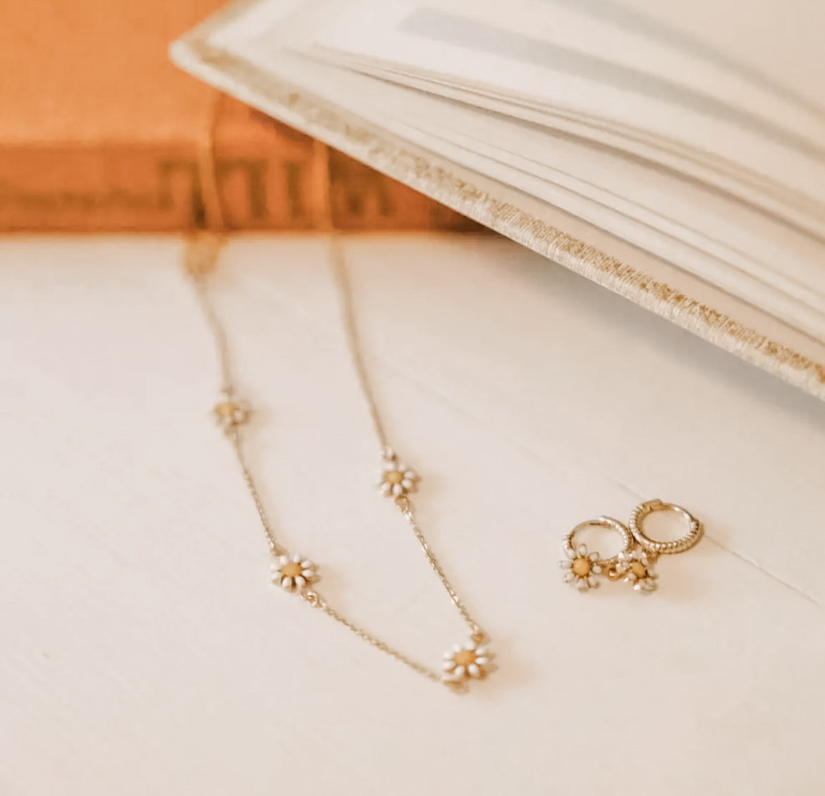 Carolina Daisy Necklace